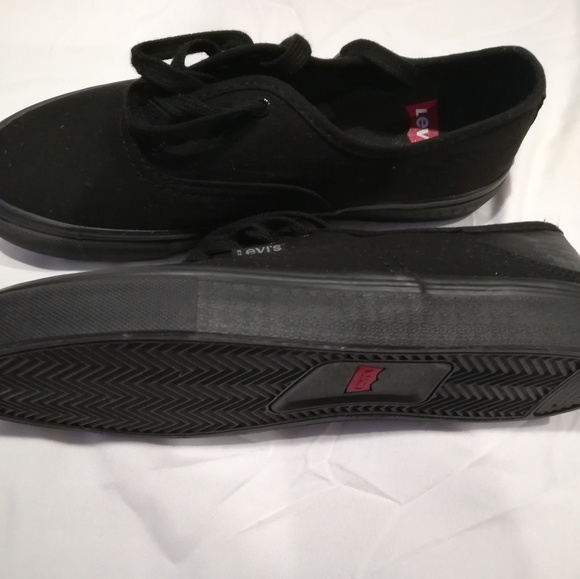 levi's black canvas shoes